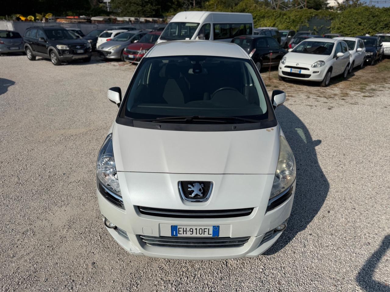 Peugeot 5008 1.6 e-HDi 112CV Stop&Start cambio robotizzato Tecno