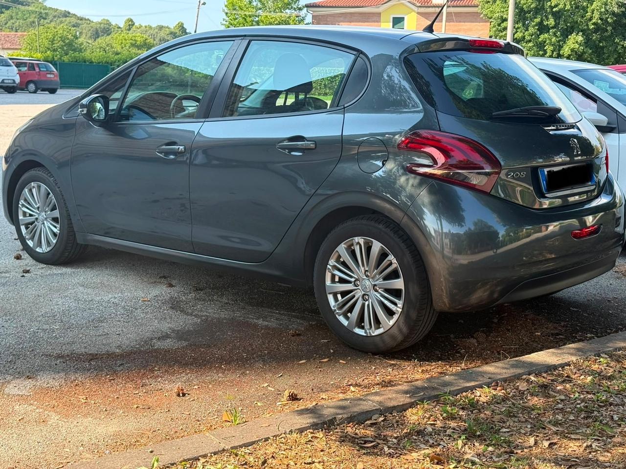 Peugeot 208 PureTech 82 5 porte Allure