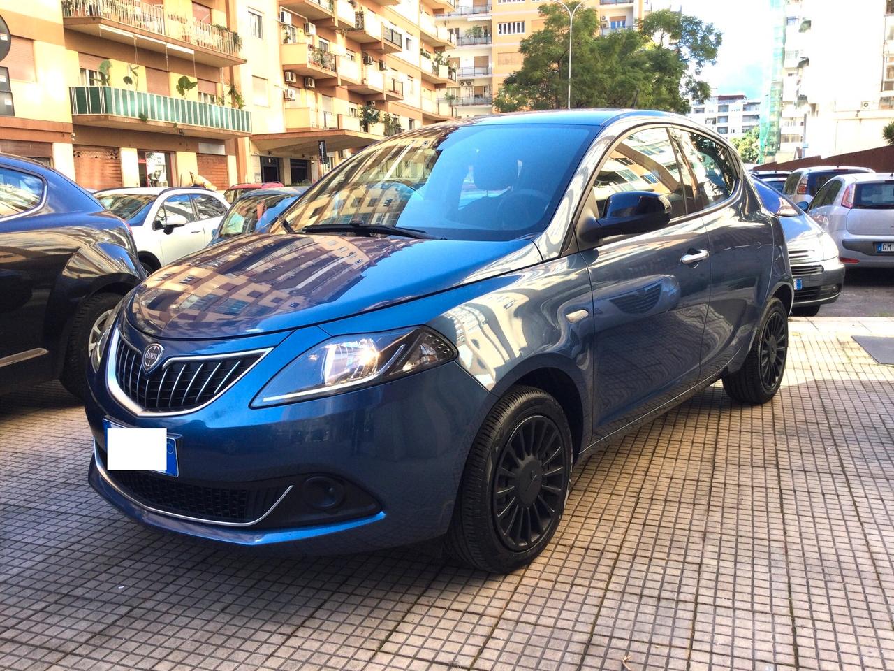 Lancia Ypsilon 1.0 FireFly 5 porte S&S Hybrid Ecochic Silver