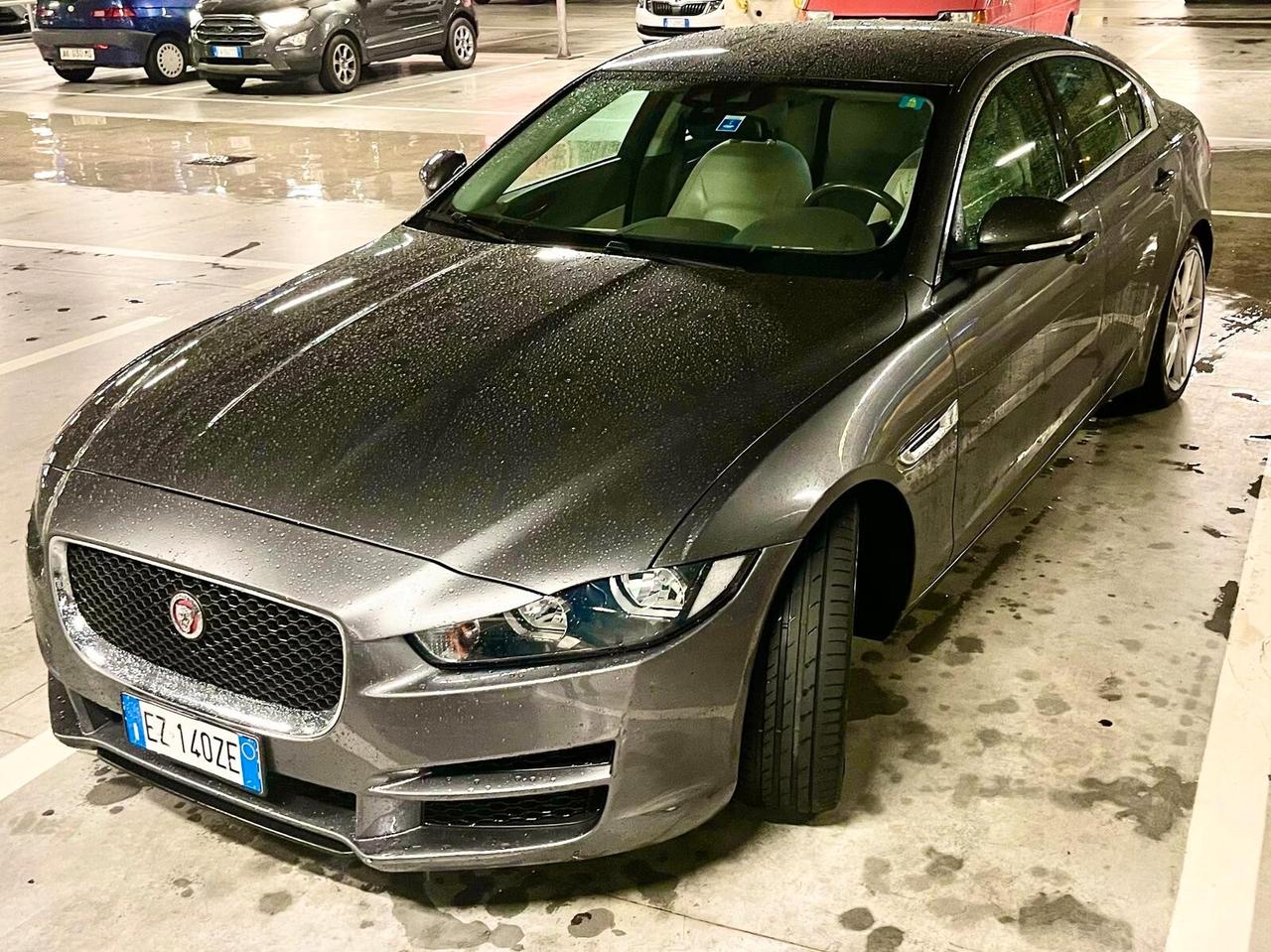 JAGUAR XE 2,0 180CV- AUTOMATICA-EURO 6- MOTORE NUOVO