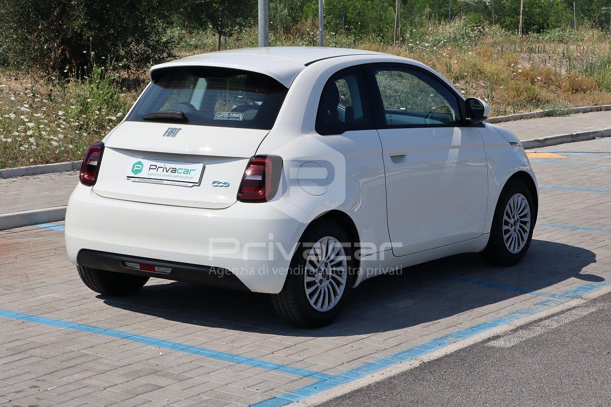 FIAT 500e Berlina 42 kWh La Prima