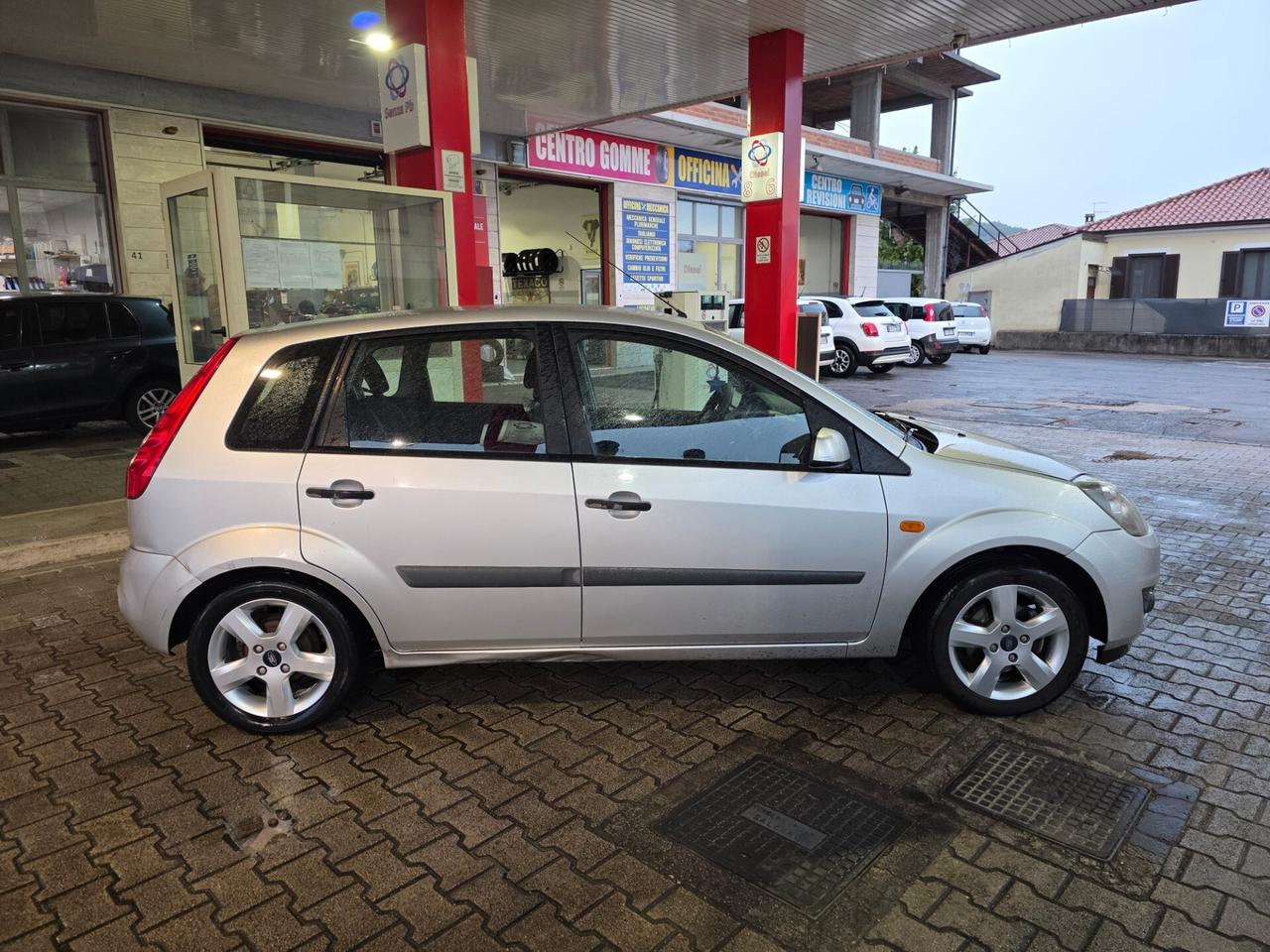 Ford Fiesta 1.2 GPL POCHI KM LOW COST PROMO