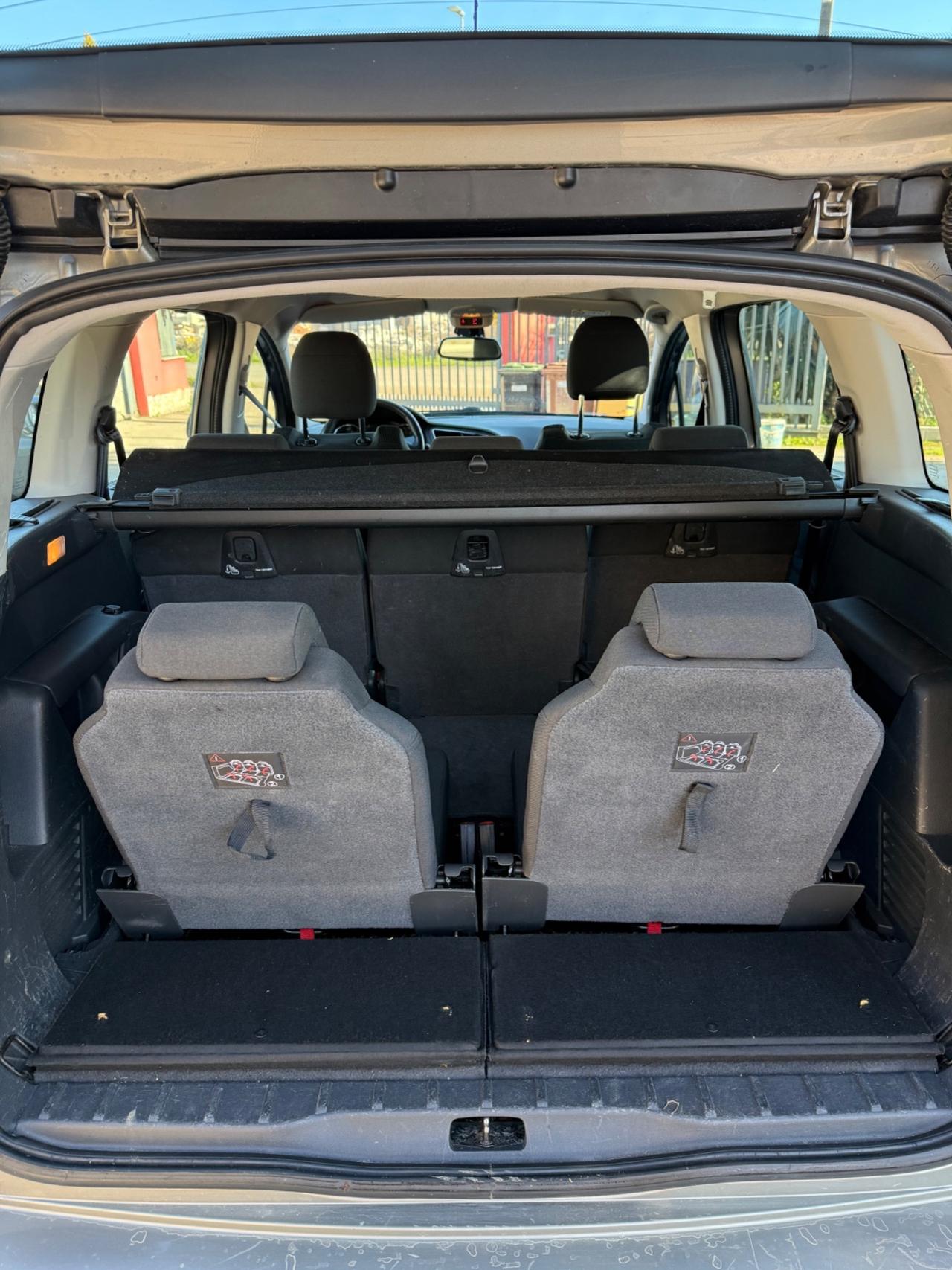 Peugeot 5008 1.6 HDi 115CV Allure