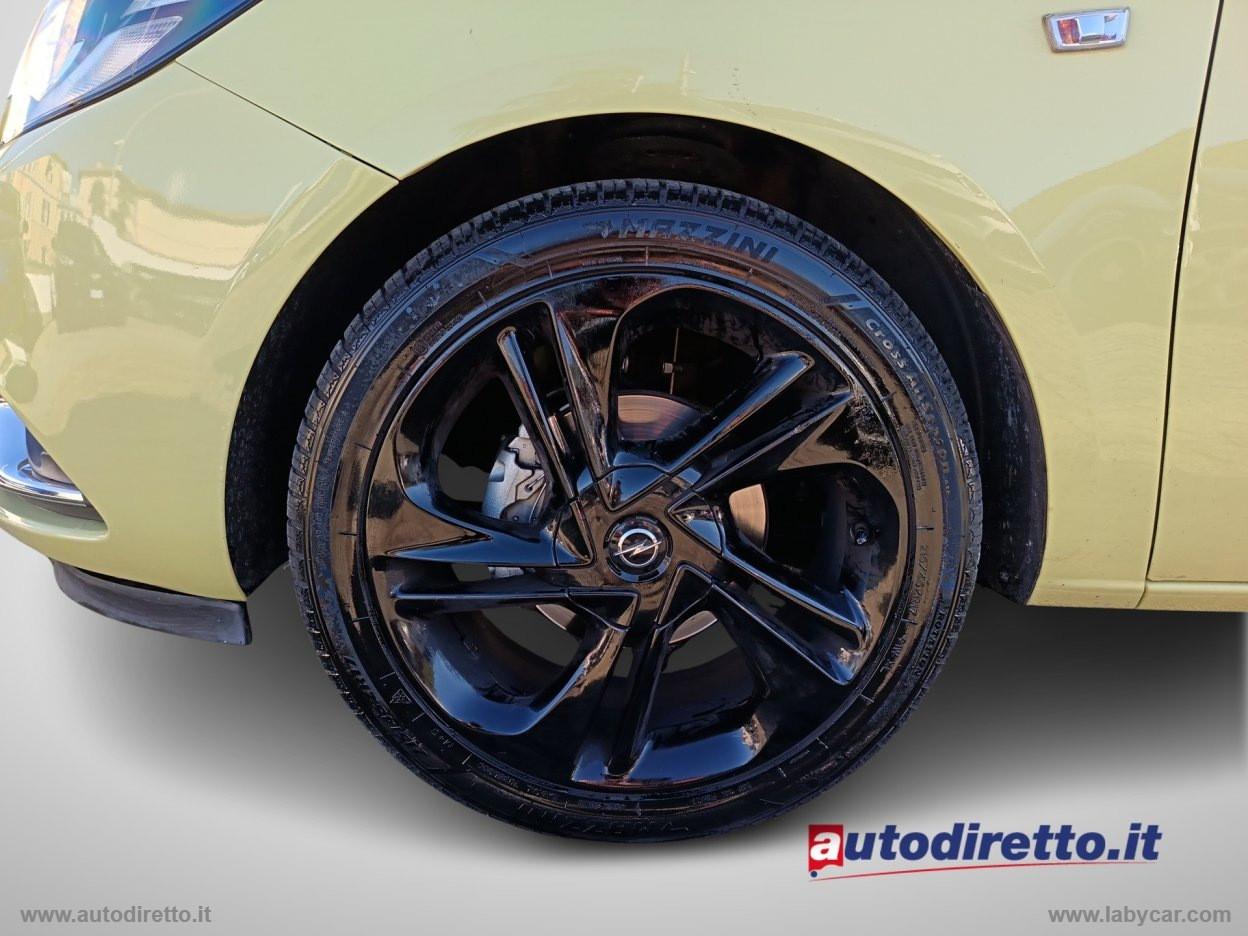 OPEL Corsa 1.2 Coupé b-Color