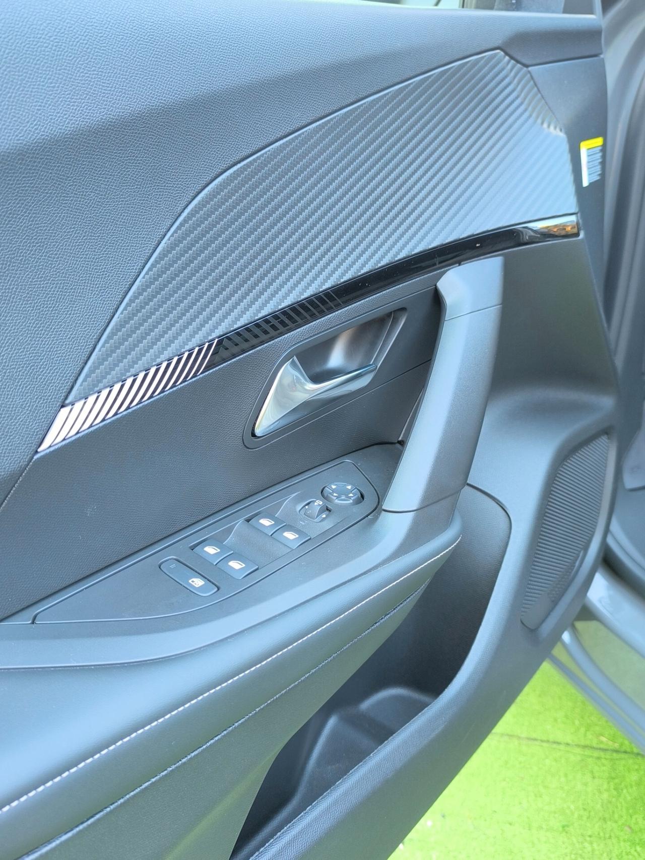 Peugeot 2008 PureTech Allure 3.000 km UNICO PROPRIETARIO