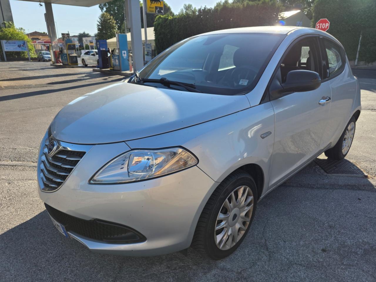 Lancia Ypsilon 1.2 69 CV Unyca