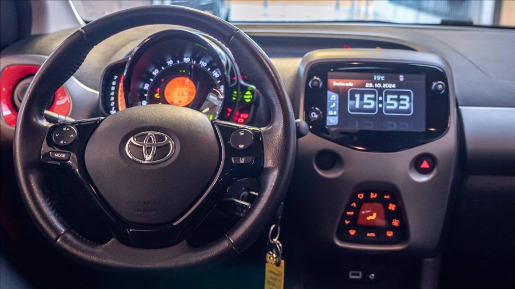 TOYOTA Aygo 5p 1.0 x-play 72cv del 2020