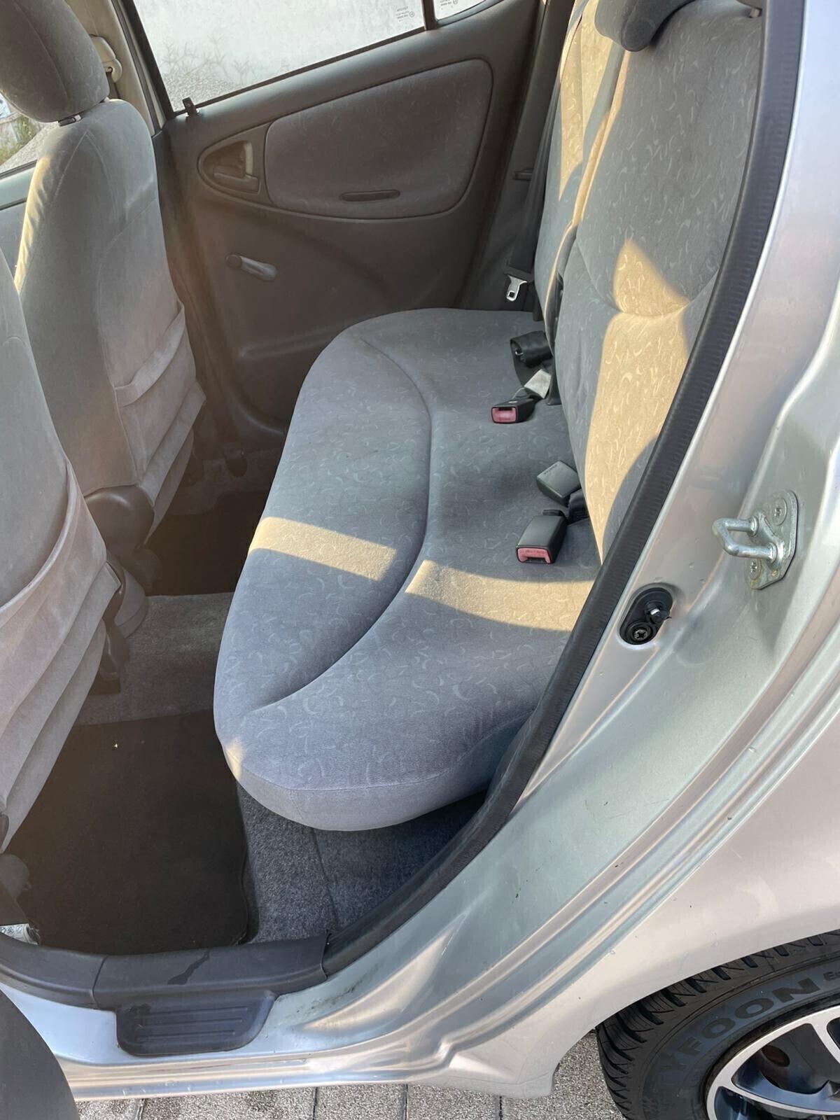 Toyota Yaris 1.0i 16V cat 5 porte Sol