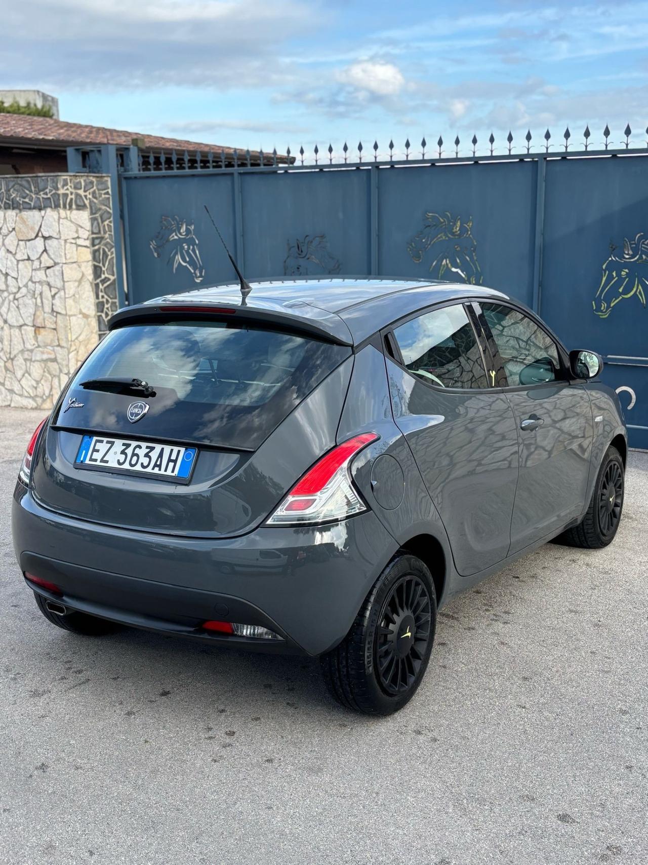 Lancia Ypsilon 1.2 69 CV 5 porte Gold