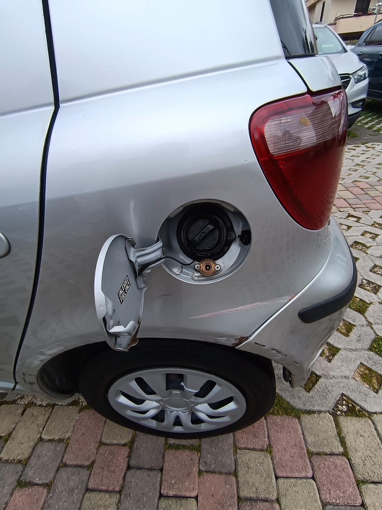 Toyota Yaris 1.0i 16V cat 5 porte IMPIANTO GPL. NUOVO.