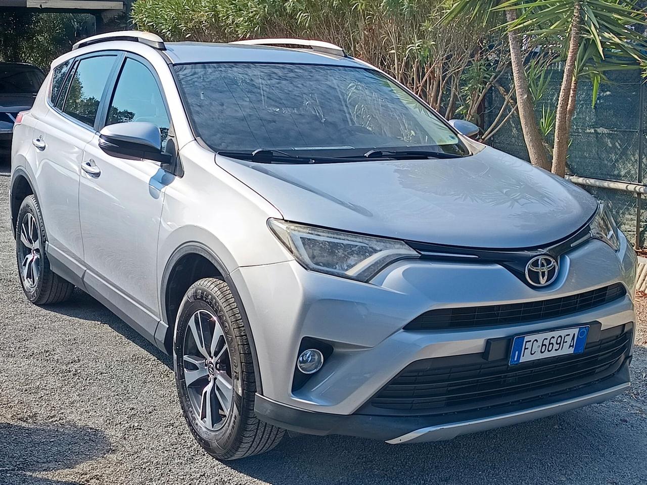 Toyota RAV4 2016 - 2.0 D-4D 2WD Business LB AUTOMOBILI