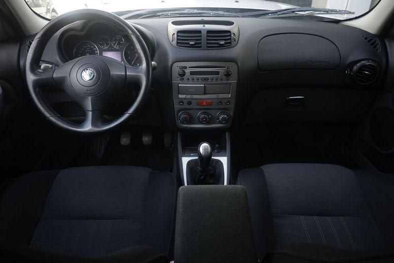 Alfa Romeo 147 Alfa Romeo 147 5p 1.6 ts 16v BlackLine 105cv ANNO 2005