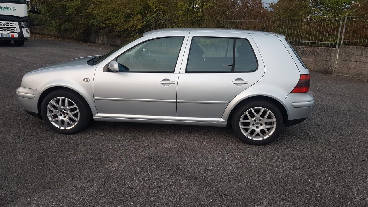 Volkswagen Golf 1.6 16V cat 5 porte Highline