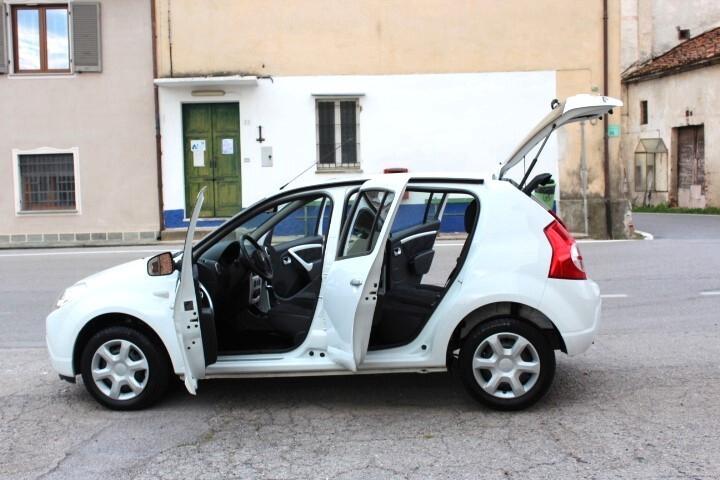 Dacia Sandero 1.2 16V Lauréate NEOPATENTATI CLIMATIZZATA PNEUMATICI MICHELINE ALPIN