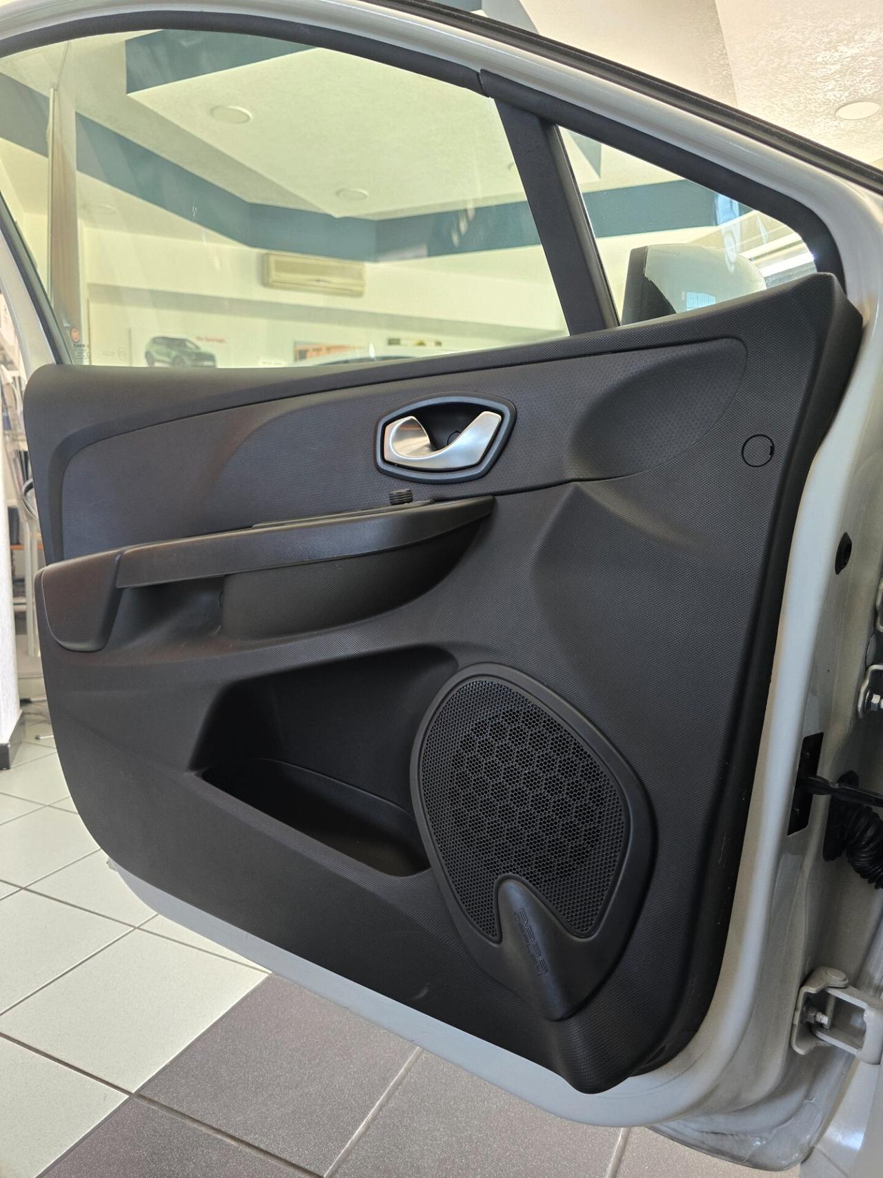 Renault Clio dCi 8V 75 CV Start&Stop 5 porte Energy Duel