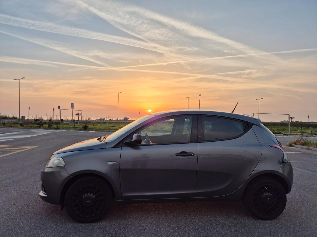 Lancia Ypsilon 1.0 FireFly 5 porte S&S Hybrid Ecochic Gold