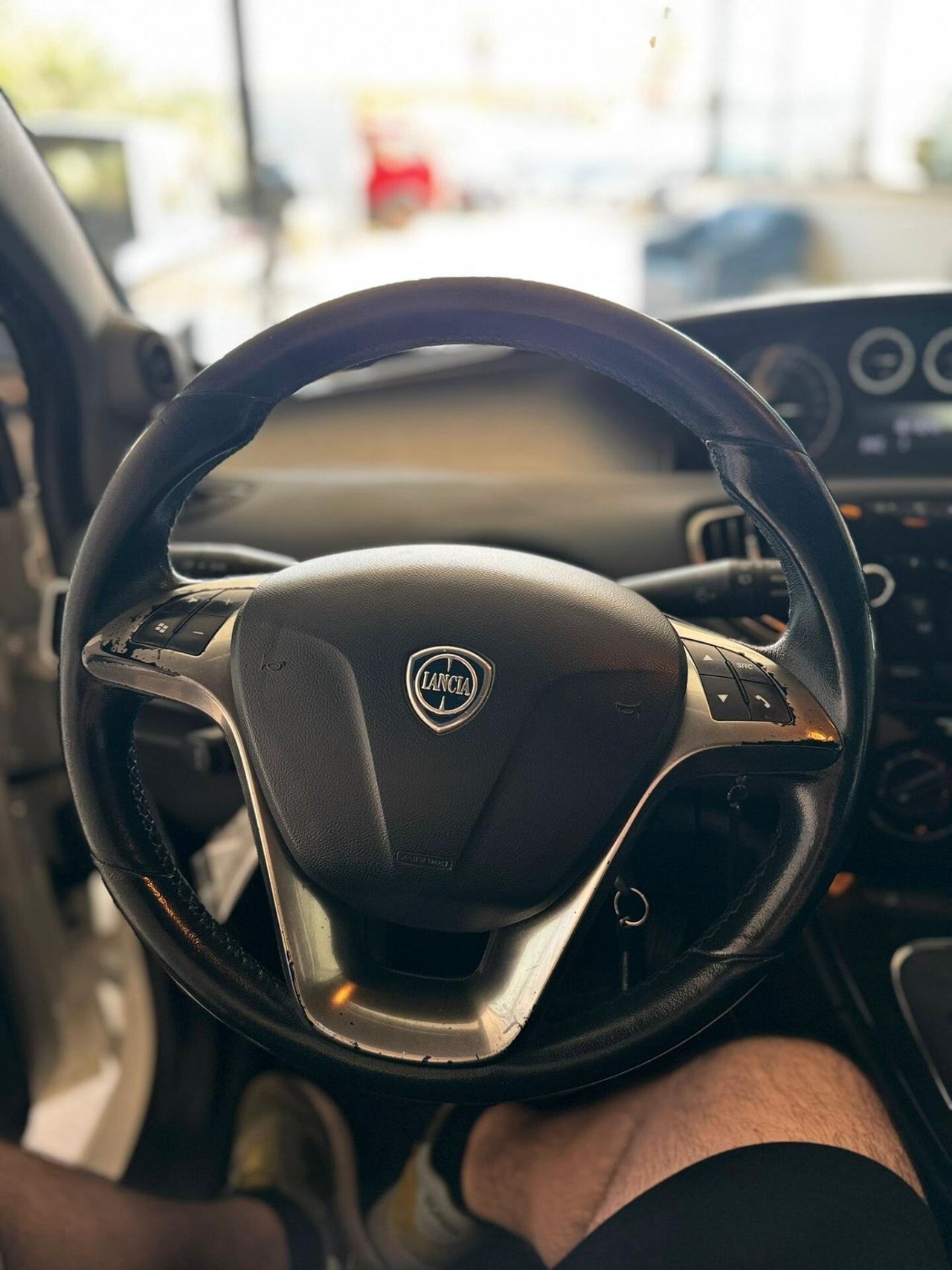 Lancia Ypsilon 1.2 69 CV 5 porte S&S Platinum