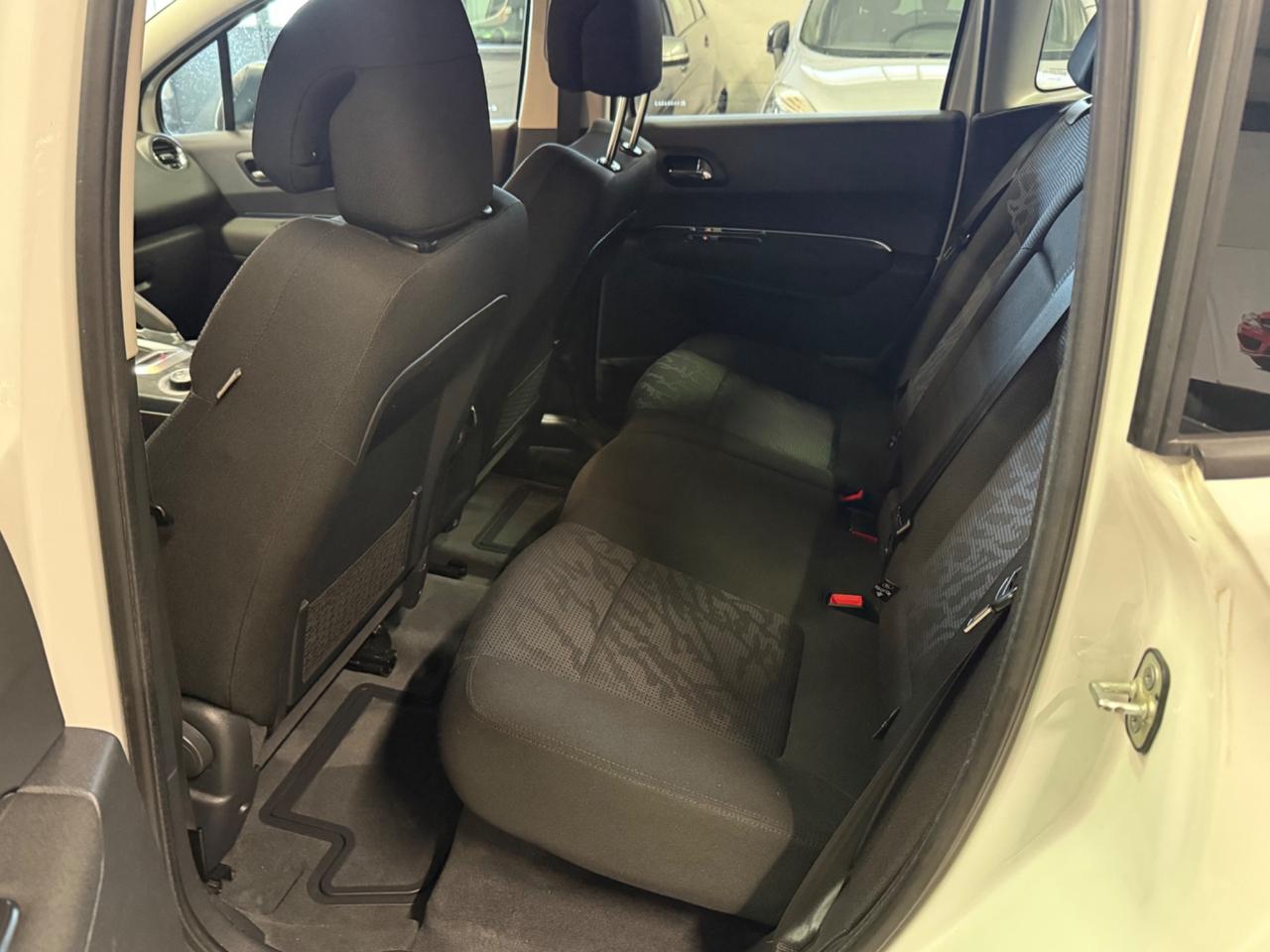 Peugeot 3008 1.6 HDi 112CV cambio robotizzato Premium