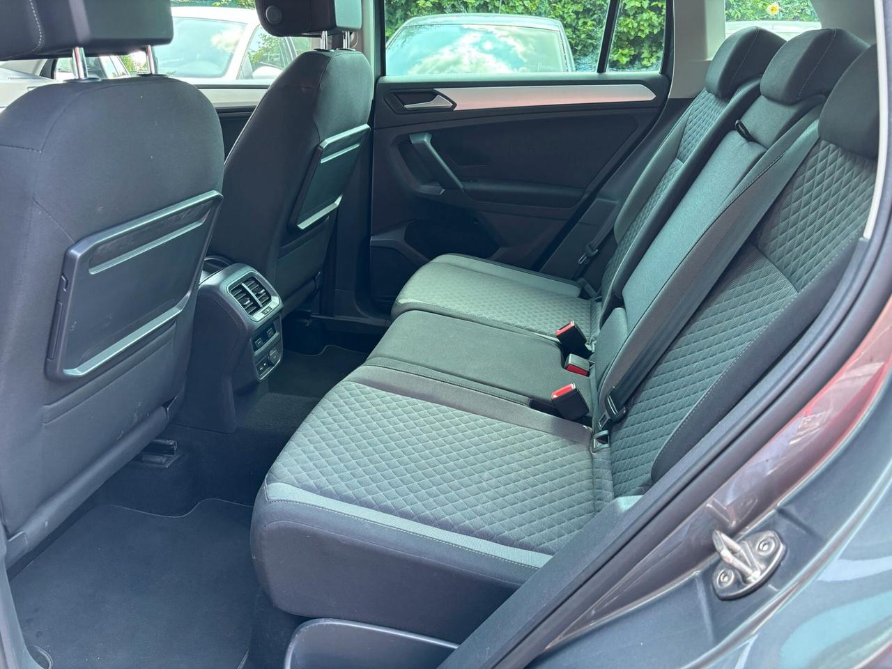 Volkswagen Tiguan 1.6 TDI Sport R-Line OK Neopatentati