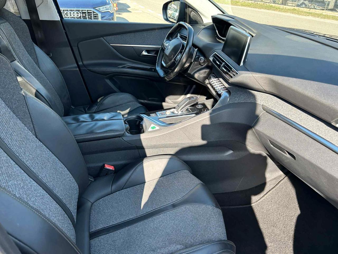 Peugeot 3008 BlueHDi 130 S&S EAT8 Allure