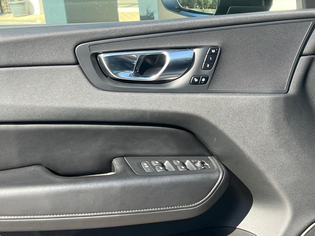 Volvo XC 60 Plus Dark