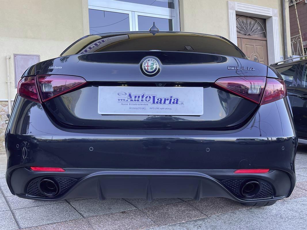 Alfa Romeo Giulia 2.2 Turbodiesel 190 CV AT8 B-Tech Blak Edition Pak esterno Veloce "Cerchi da 19°-Pinze Brembo gialle