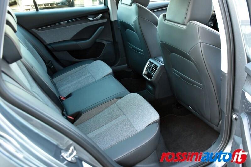 SKODA OCTAVIA WAGON 2.0 TDI 150 CV DSG STYLE + MATRIX LED R18