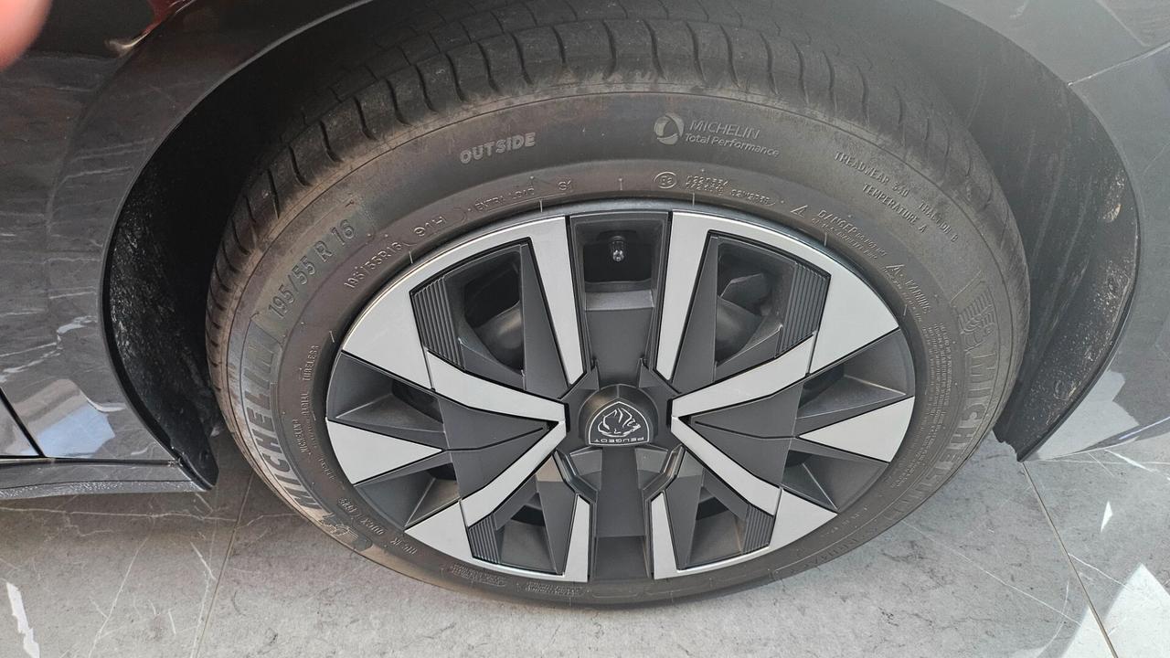 Peugeot 208 Hybrid 110 e-DCS6 Style