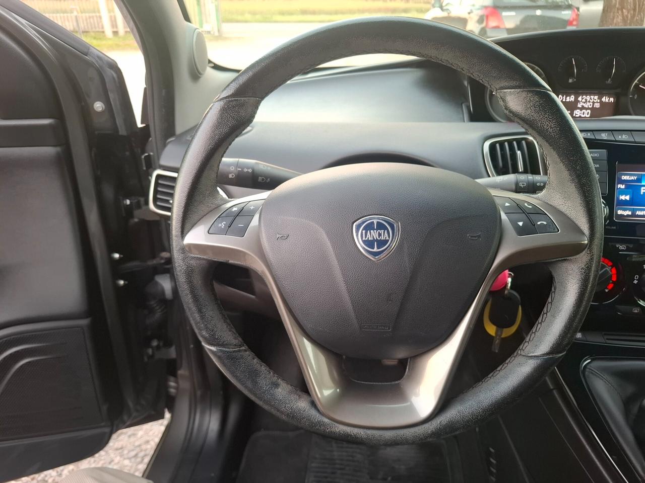Lancia Ypsilon 1.2 69 CV 5 porte Silver