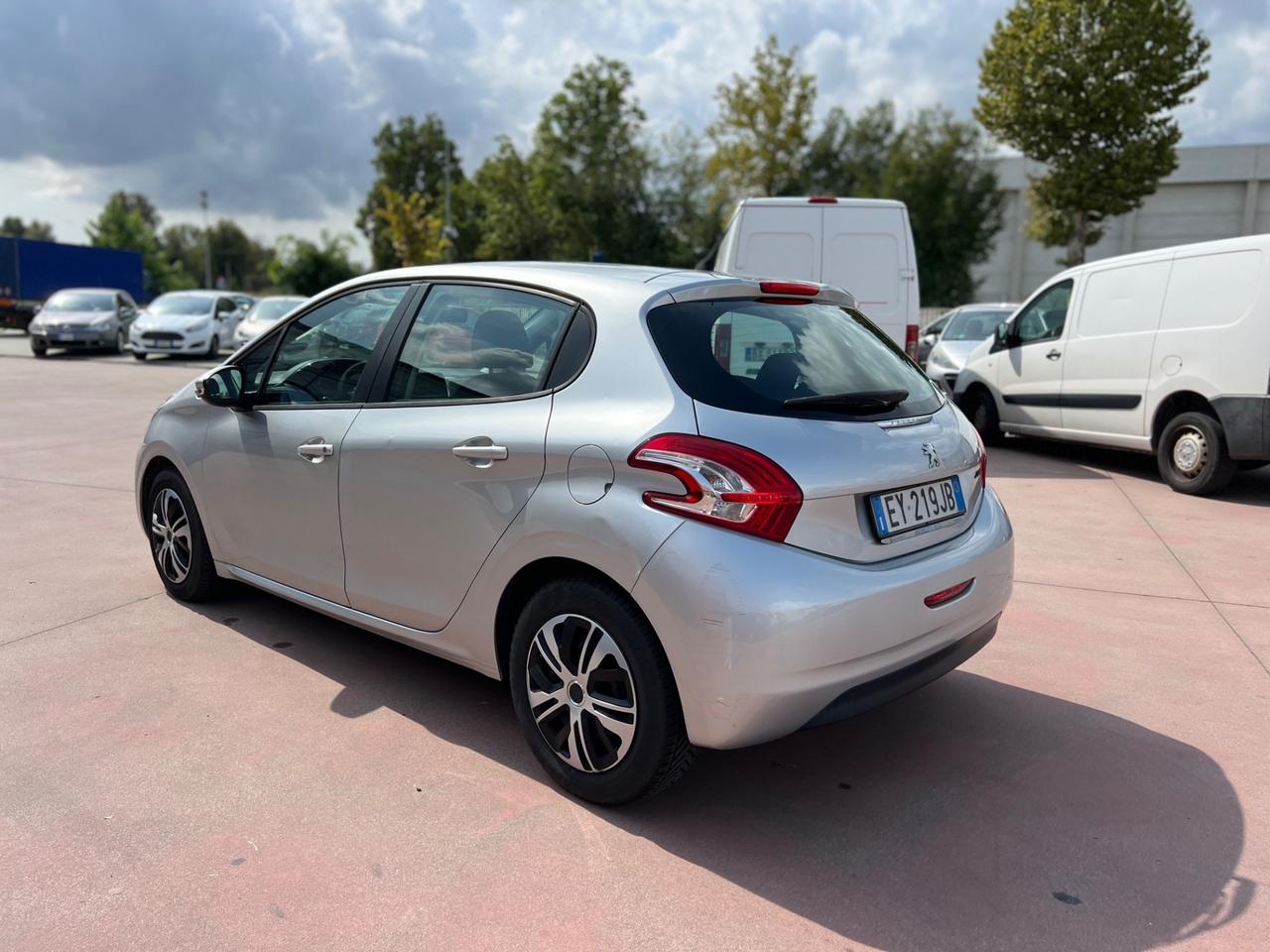 Peugeot 208 1.4 HDi 68 CV 5 porte Access