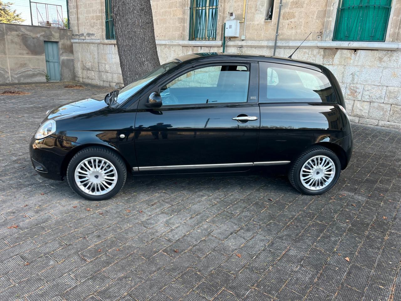 Lancia Ypsilon 1.2 69 CV Diva X NeoPatentati