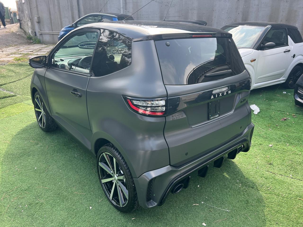 Aixam Ambition gto black matt 2024 10000 km full