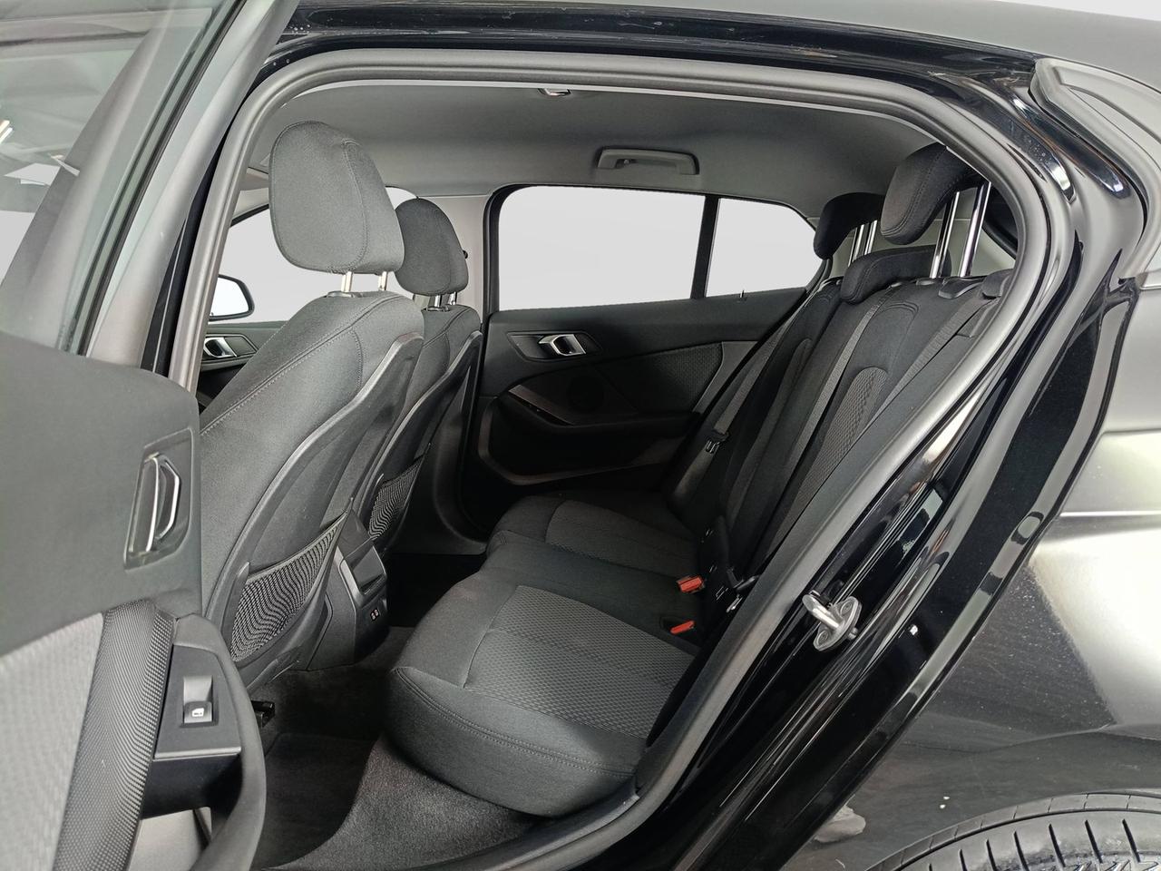 BMW Serie 1 F40 - 116d Business Advantage auto