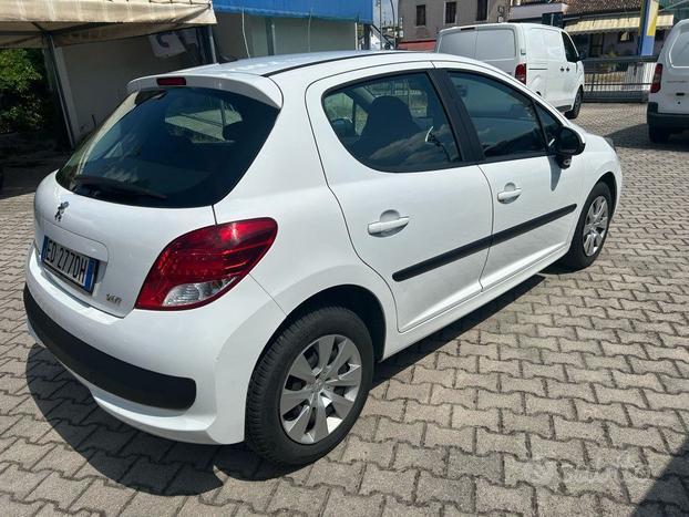 PEUGEOT 207 1.4 8V 75CV 5p. X Line