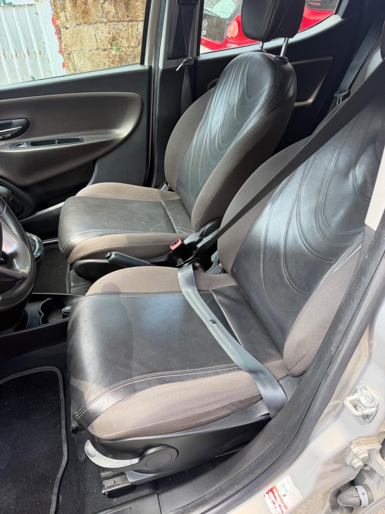 Lancia Ypsilon 0.9 TwinAir 85 CV 5 porte S&S DFN Platinum