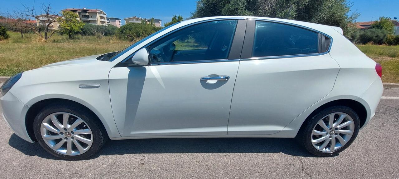 GIULIETTA 1,6 DIESEL SUPER JTD-M 105 CV X NEOPATENTATI LEGA TELEFONO STRAFULL IMPECCABILE