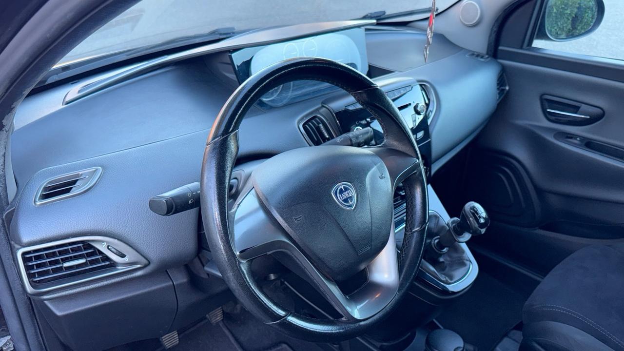 Lancia Ypsilon 1.2 69 CV 5 porte Gold