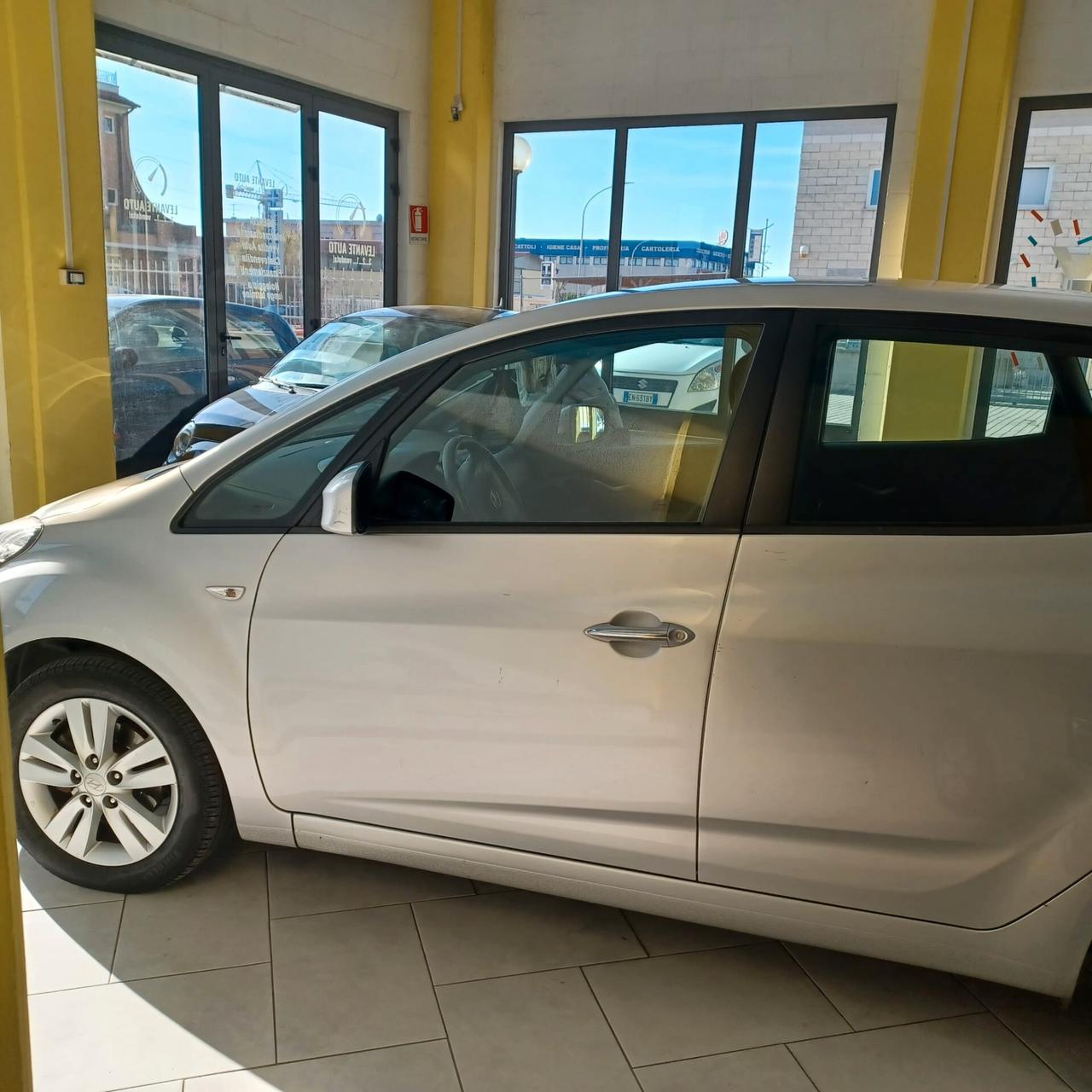 SEMBRA NUOVA 133.188 KM HYUNDAI IX20 1.4 TDI