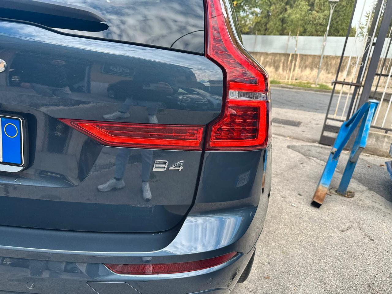 Volvo XC 60 XC60 B4 (d) AWD automatico Plus Dark