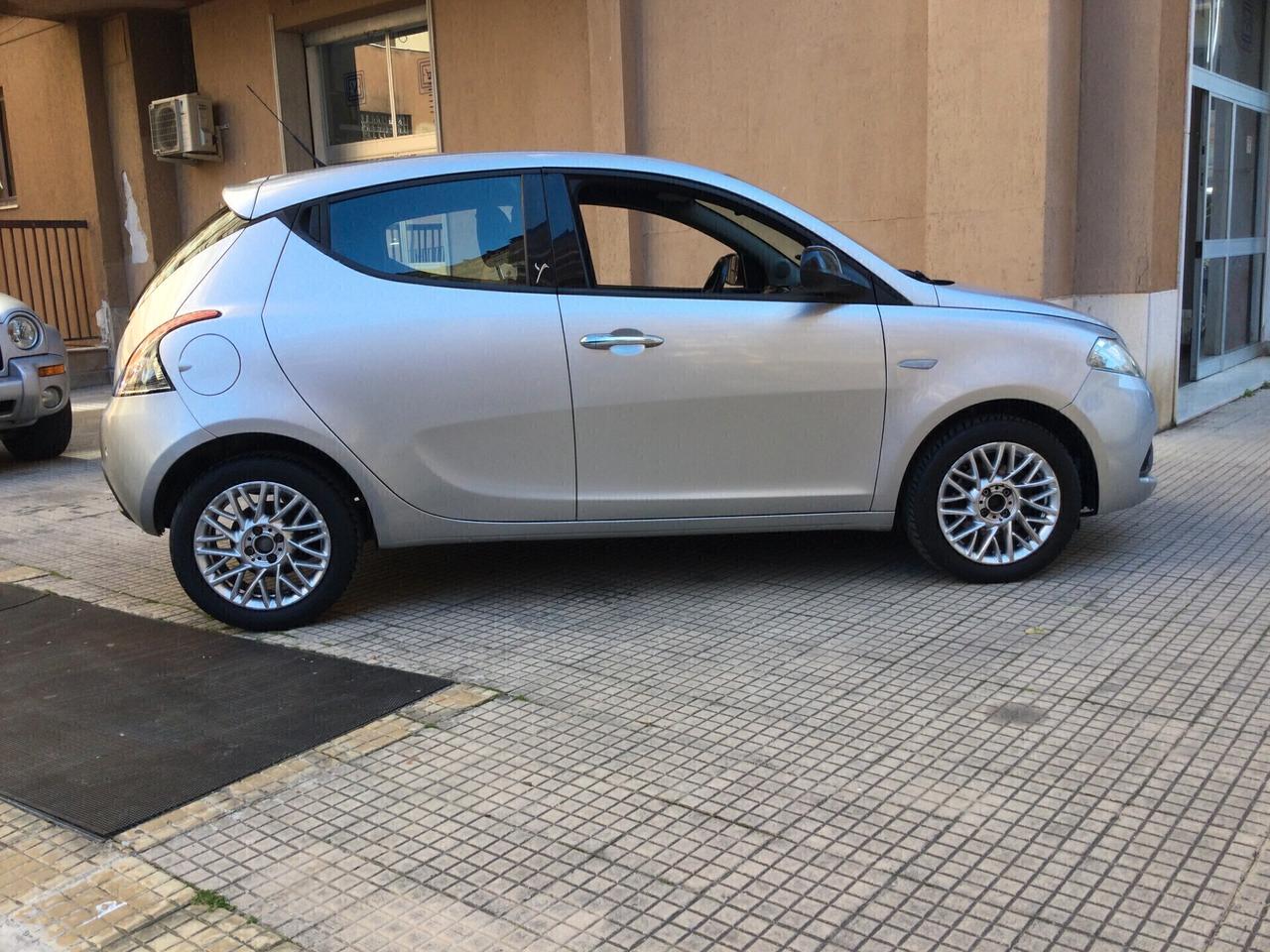 Lancia Ypsilon 1.2 69 CV 5 porte Gold