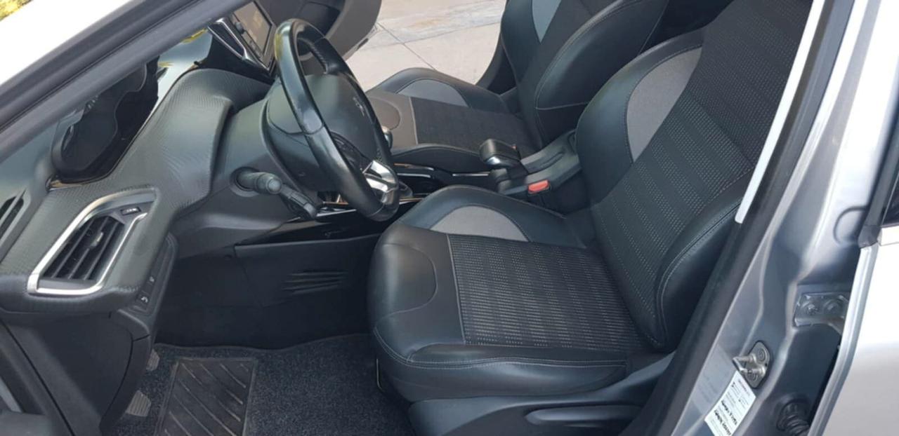Peugeot 2008 1.5 HDi 100 CV Allure