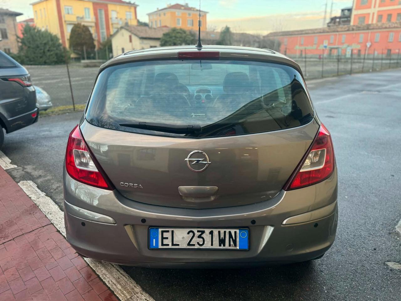 Opel Corsa ANNO 2012 1.2 BENZ/GPL 85CV