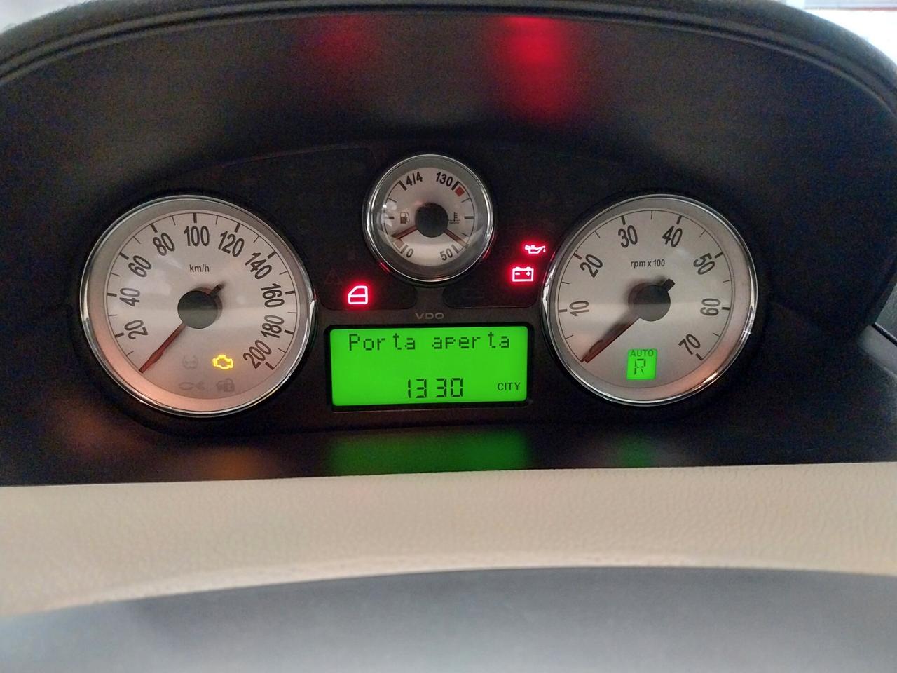 Lancia Ypsilon 1.3 MJT 75 CV VERSUS automativa - ok neopatentati