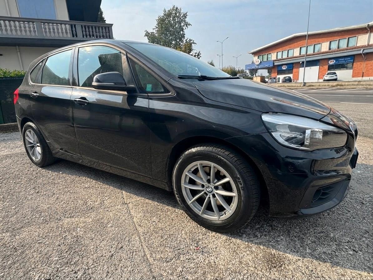 Bmw 2er Active Tourer 216d Advantage