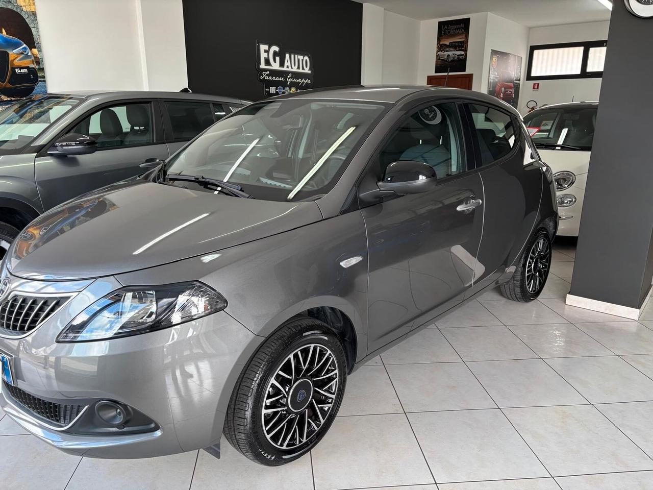 Lancia Ypsilon 1.0 FireFly 5 porte S&S Hybrid Platino