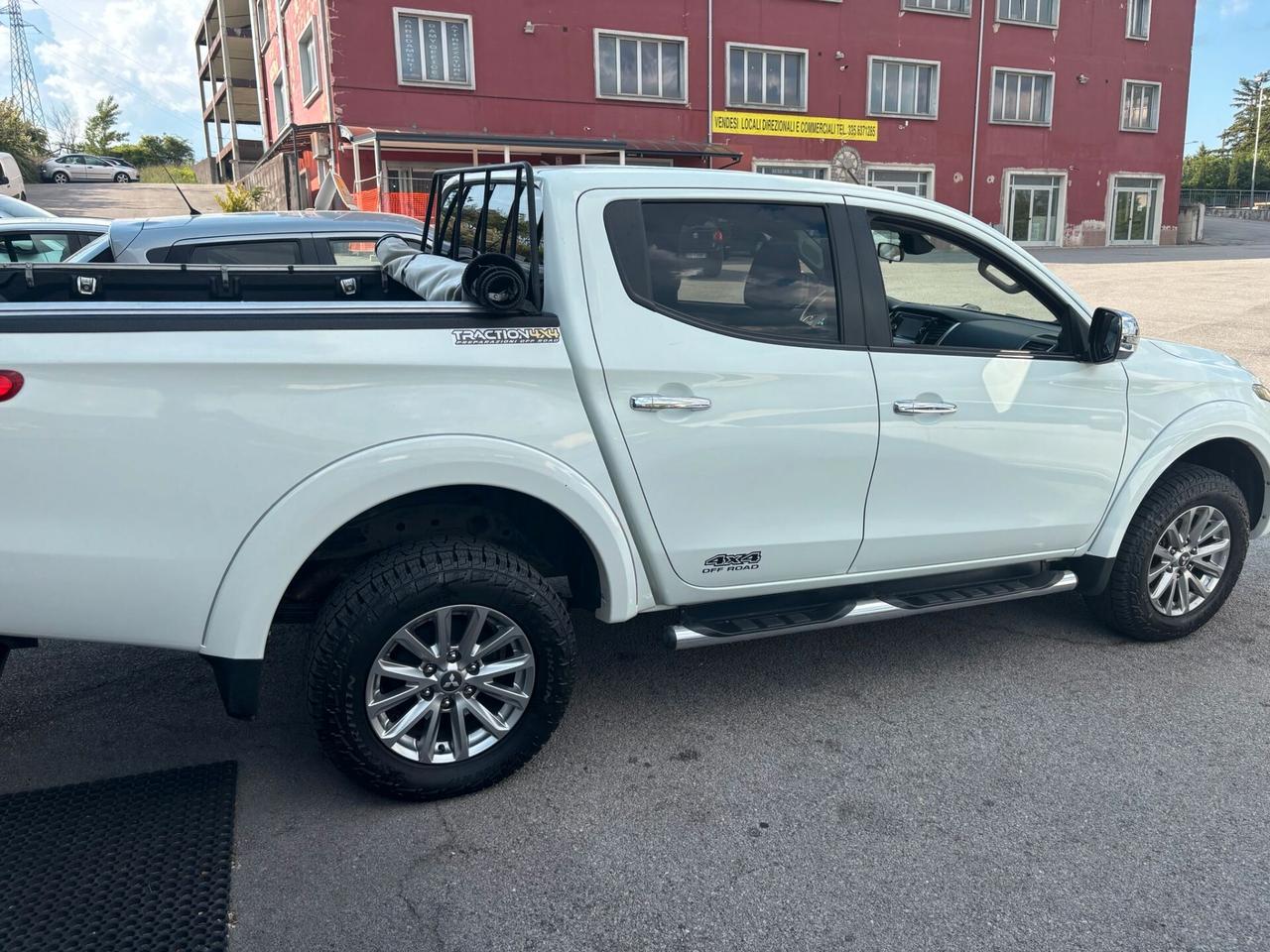 Mitsubishi L200 2.4 DI-D/181CV Double Cab Intense Hp Mivec SDA