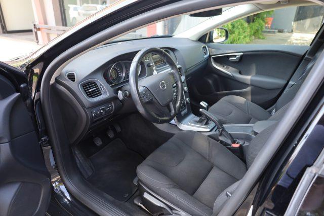 VOLVO V40 D2 2.0d UniPropietario Tagliandata per NEOPATENTAT