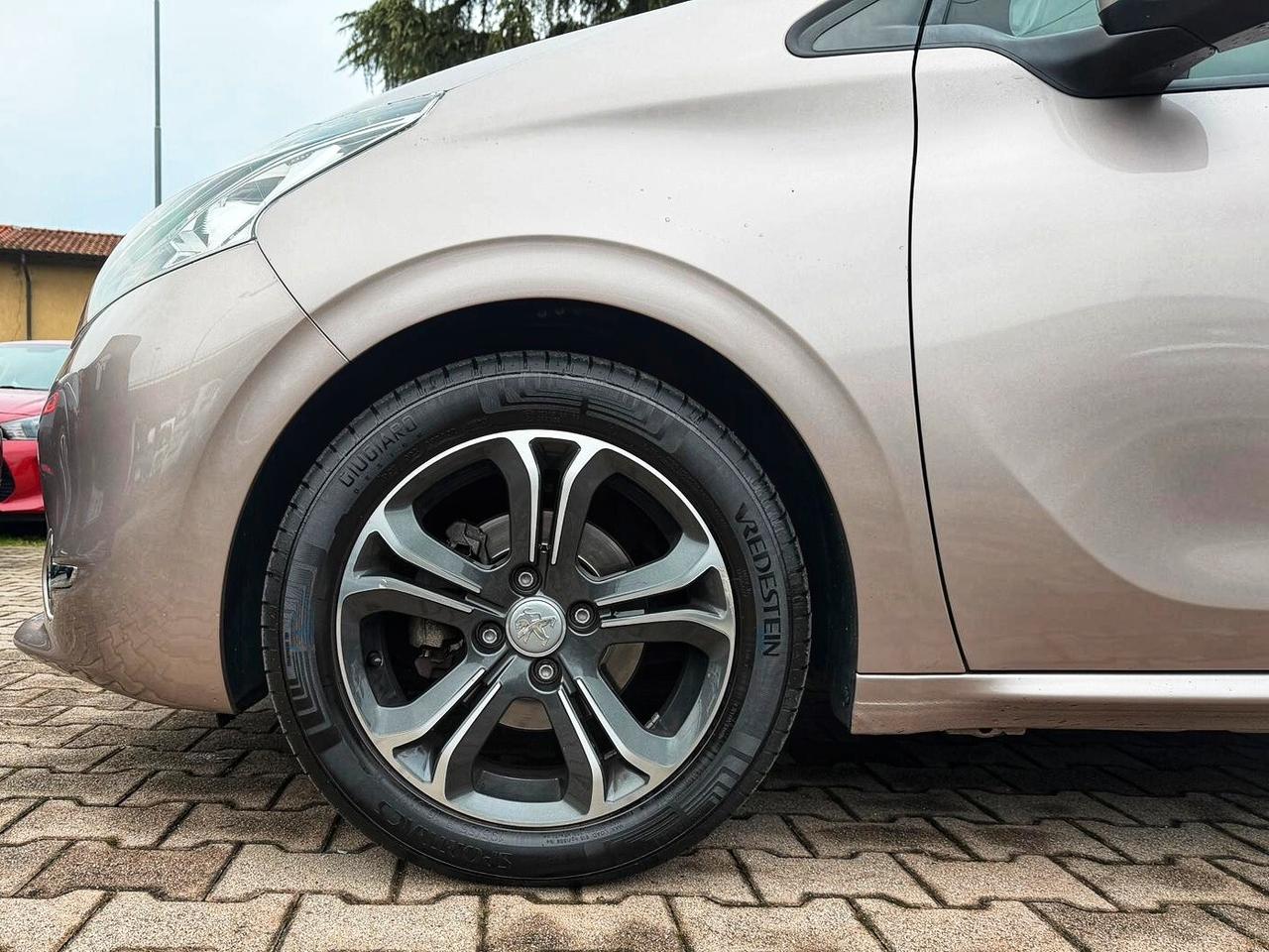 Peugeot 208 1.4 e-HDi 68 CV S&S robotizzato 5 porte Active AUTOMATICA OK NEOPATENTATI