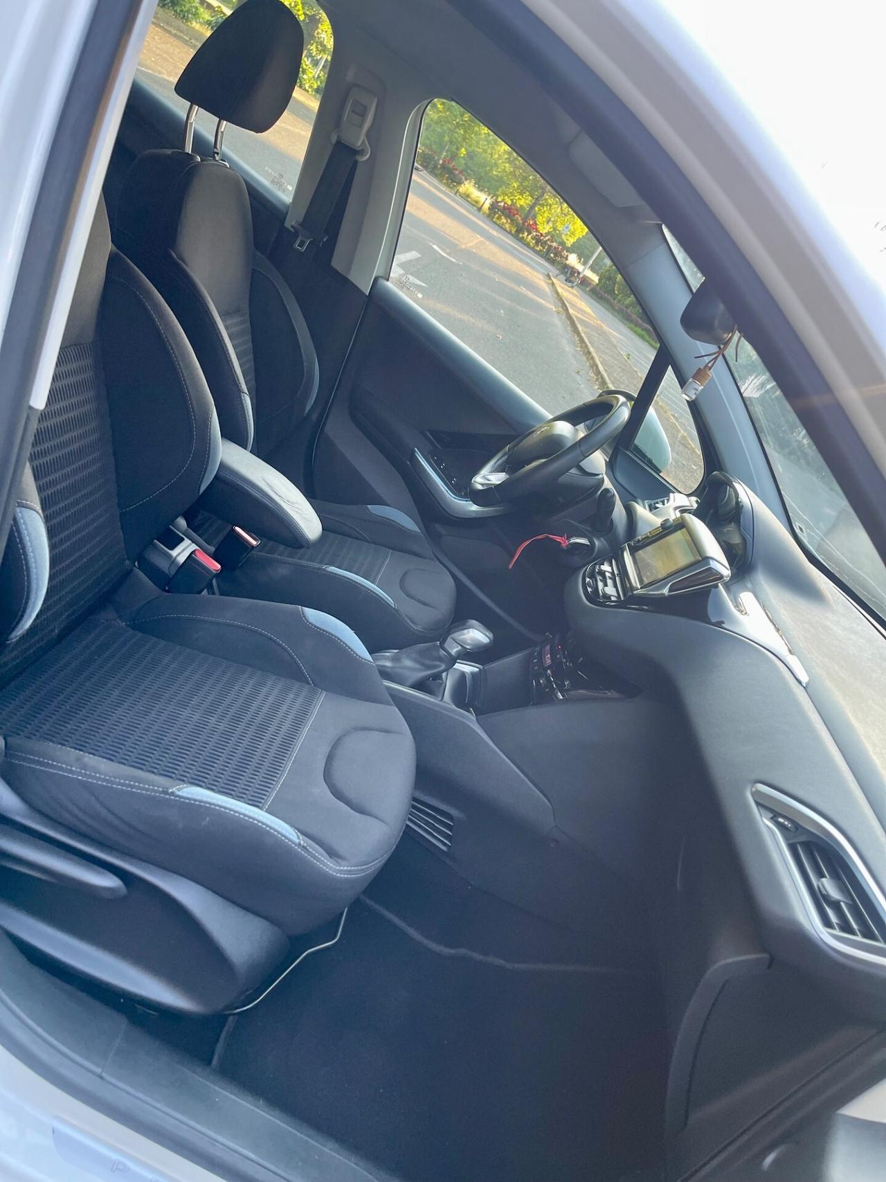 Peugeot 208 1.2 benzina
