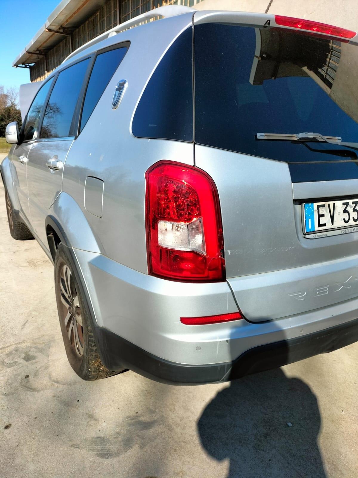 Ssangyong Rexton 2.0 Xdi 4WD- incidentata/sinistrata (motore da sostituire)